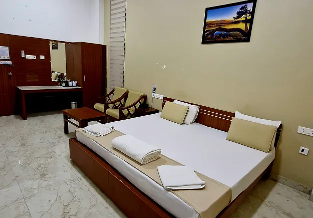 Elegant Mini Suite Room at Sathya Garden Resort, premium hotel suite in Mettupalayam near Black Thunder Coimbatore